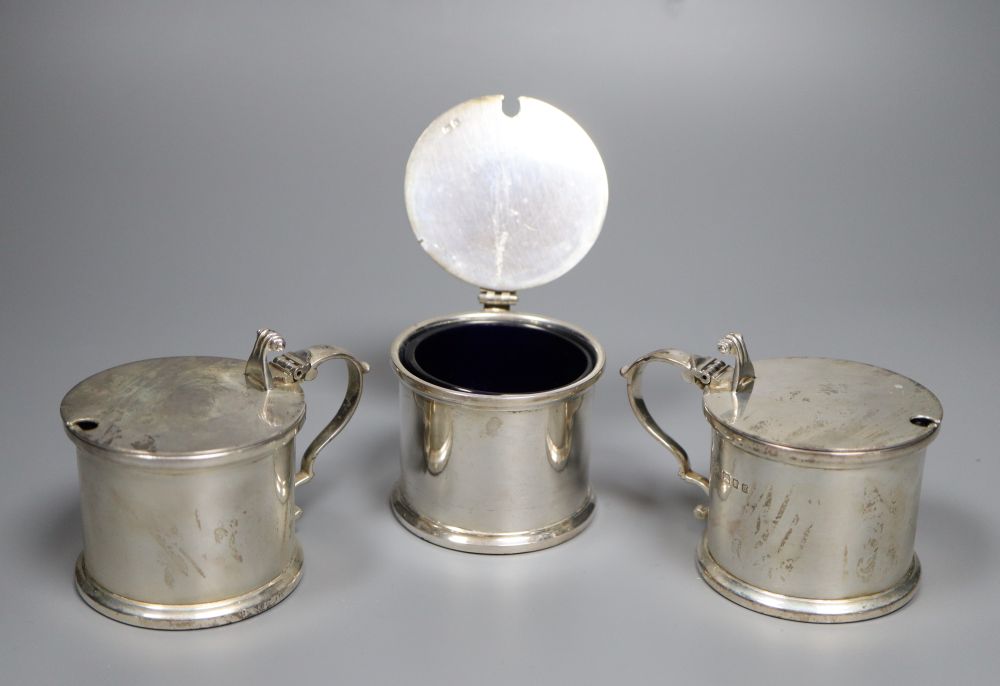 A matched set of three modern silver drum mustards with liners, Spink & Son, London 1773(2) & 1979, height 6.9mm,